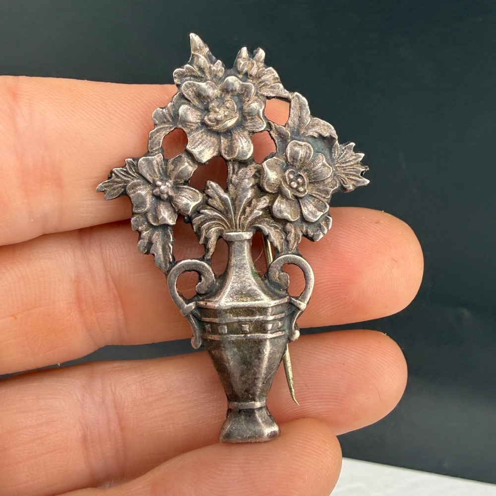 Vintage Estate Brooch Silver Flower Vase Floral Urn 11.3g